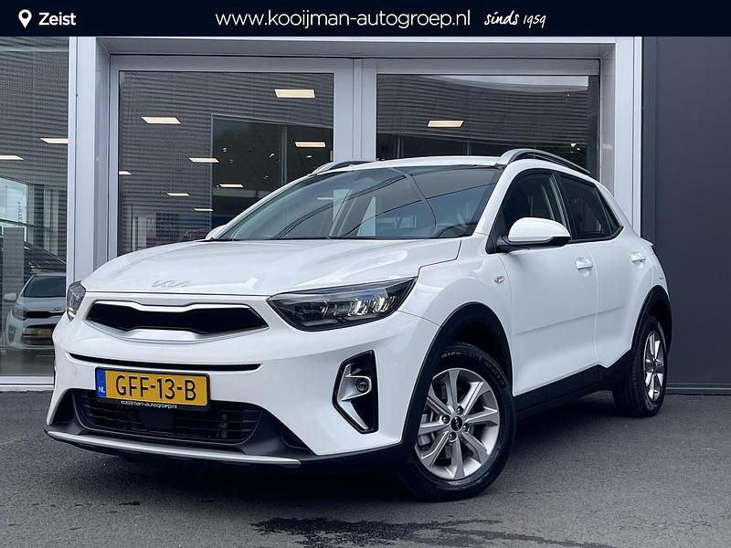 Wit Occasion 2024 Kia Stonic Air SUV | € 22.950 (Eerlijke prijs) - Afbeelding 1/4