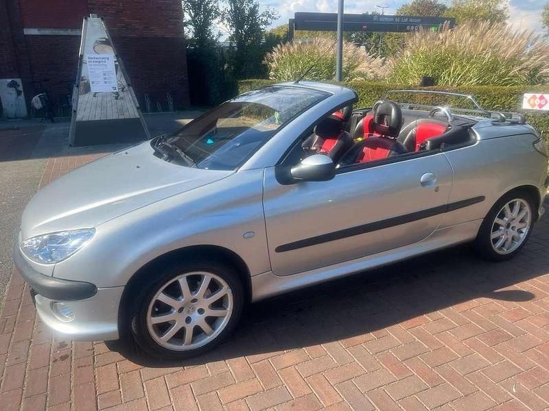 Grijs Gebruikt 2002 Peugeot 206 Cabriolet | € 1.500 (Eerlijke prijs) - Afbeelding 1/4