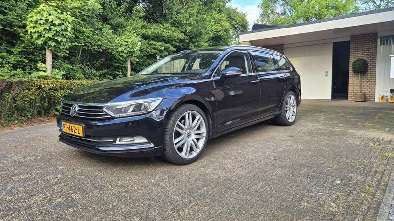 Zwart Gebruikt 2017 VW Passat Stationwagen | € 13.250 (Eerlijke prijs) - Afbeelding 1/4
