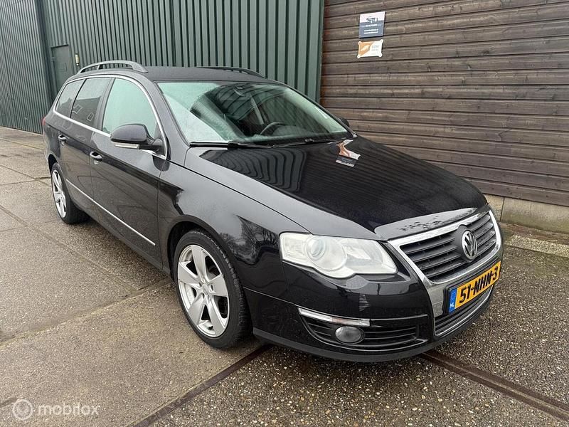 Zwart Occasion 2010 VW Passat Highline Stationwagen | € 2.750 (Goede deal) - Afbeelding 1/4