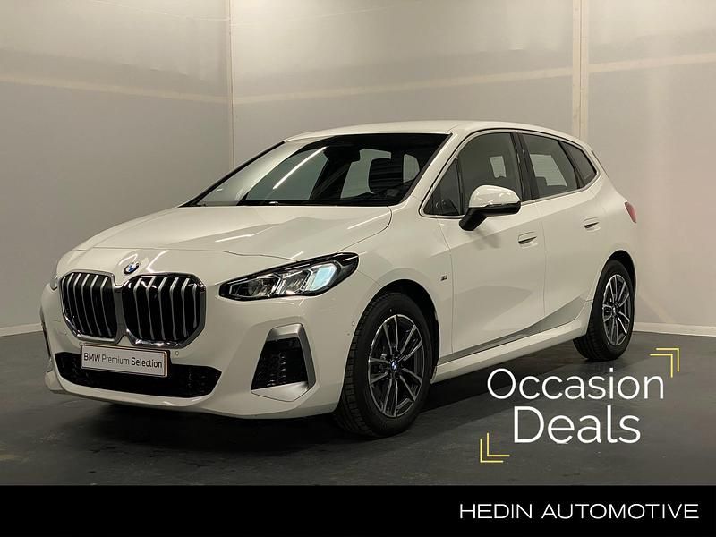 Wit Occasion 2024 BMW 218 Sport Line Stationwagen | € 33.880 (Iets duurder) - Afbeelding 1/4