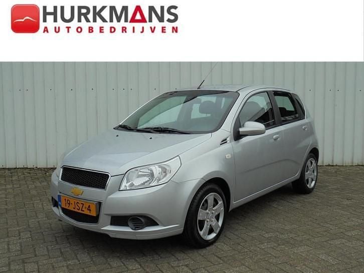 Grijs, metallic lak Gebruikt 2009 Chevrolet Aveo Hatchback | € 2.440 (Iets duurder) - Afbeelding 1/4