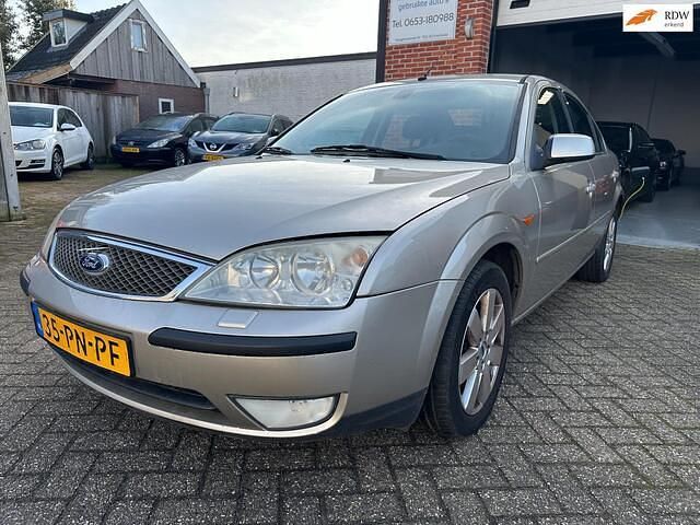 Beige (metallic) Occasion 2004 Ford Mondeo Futura Sedan | € 1.450 (Eerlijke prijs) - Afbeelding 1/4