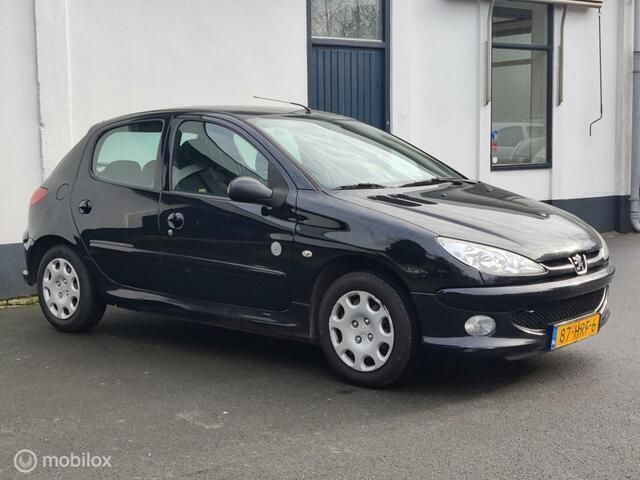 Occasion Peugeot 206 75 PK (55 kW) 2009 Zwart Hatchback