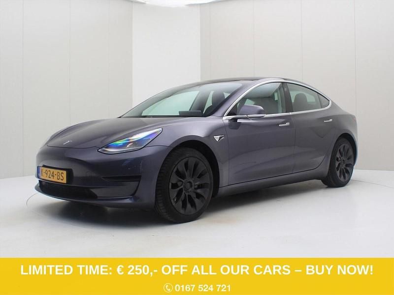 Grijs (metallic) Occasion 2020 Tesla Model 3 Standard Range Sedan | € 17.999 (Goede deal) - Afbeelding 1/4