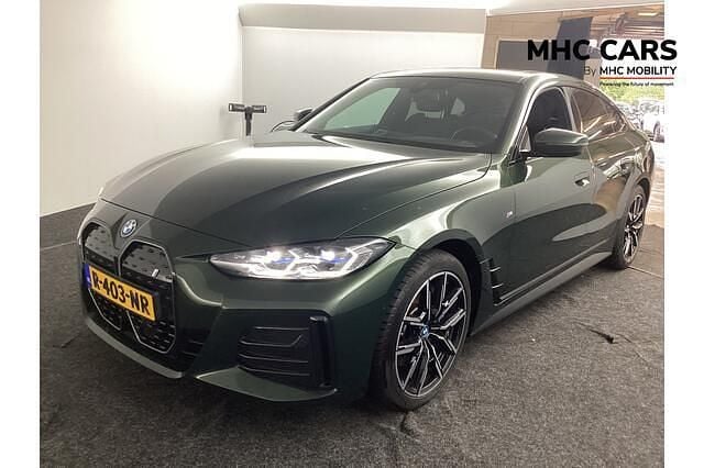 Groen Gebruikt 2022 BMW i4 Executive Sedan | € 37.700 (Eerlijke prijs) - Afbeelding 1/4