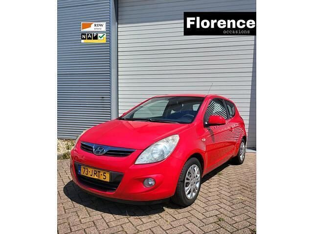 Rood Gebruikt 2009 Hyundai i20 Hatchback | € 2.745 (Goede deal) - Afbeelding 1/4