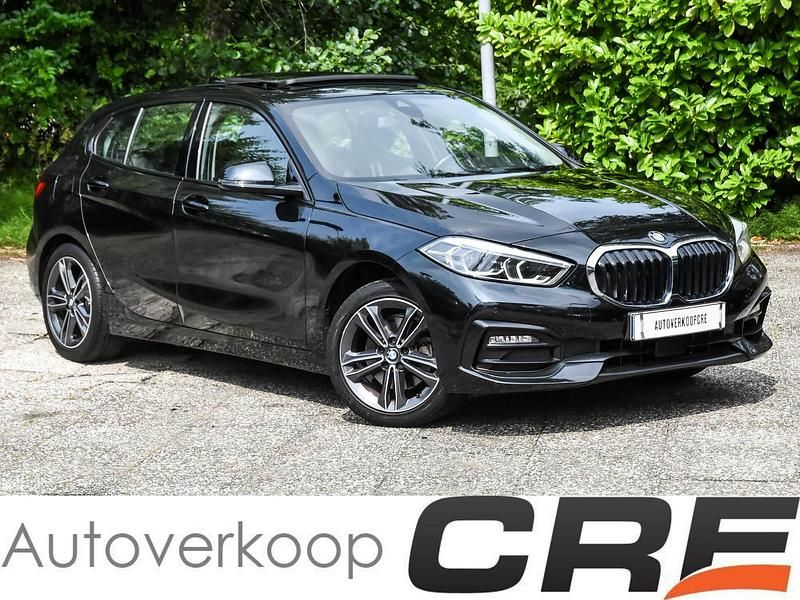 Zwart Occasion 2020 BMW 118 Executive Hatchback | € 18.950 (Eerlijke prijs) - Afbeelding 1/4