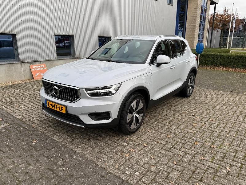 Grijs Gebruikt 2021 Volvo XC40 Inscription SUV | € 27.800 (Eerlijke prijs) - Afbeelding 1/3