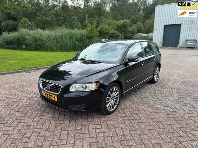 Zwart, metallic lak Gebruikt 2010 Volvo V50 Momentum Stationwagen | € 4.099 (Duur) - Afbeelding 1/4