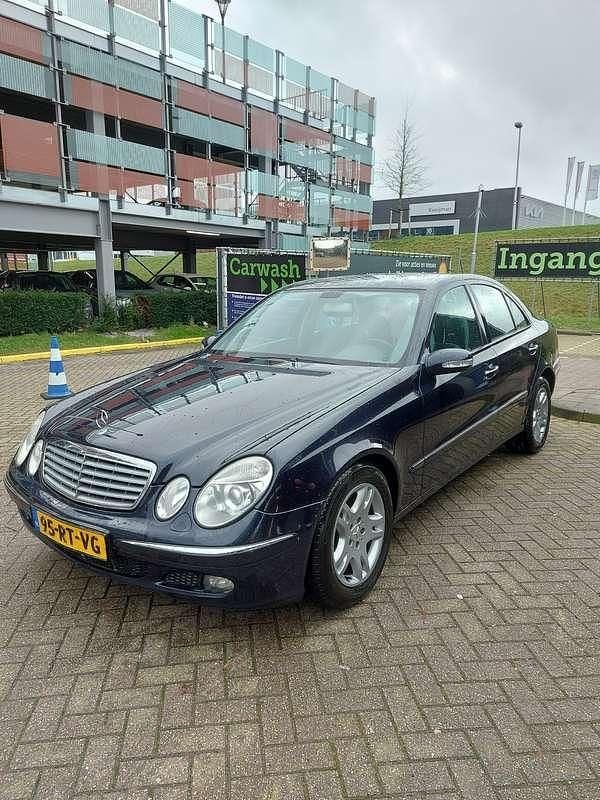 Blauw Gebruikt 2006 Mercedes E320 Sedan | € 2.995 (Super prijs) - Afbeelding 1/4