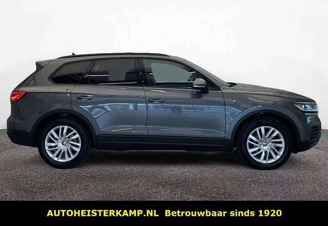 Grijs (metallic) Occasion 2025 VW Touareg SUV | € 64.950 (Iets duurder) - Afbeelding 1/4