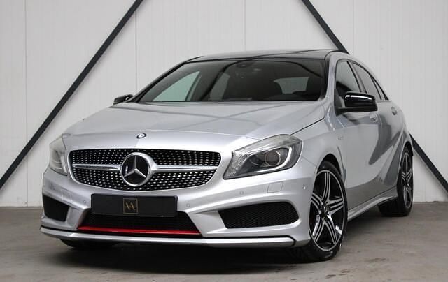 Zilver, metallic lak Gebruikt 2013 Mercedes A250 AMG Hatchback | € 14.998 (Goede deal) - Afbeelding 1/4