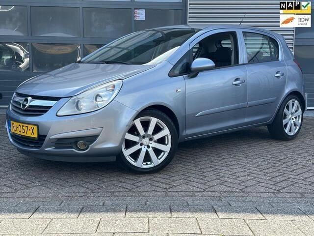Grijs Gebruikt 2007 Opel Corsa Essentia Hatchback | € 3.950 (Iets duurder) - Afbeelding 1/4
