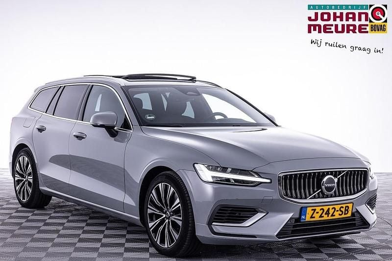 Grijs, metallic lak Gebruikt 2024 Volvo V60 Plus Stationwagen | € 36.990 (Super prijs) - Afbeelding 1/4