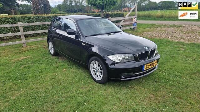 Zwart Gebruikt 2010 BMW 118 Efficient Dynamics Hatchback | € 6.499 (Iets duurder) - Afbeelding 1/4