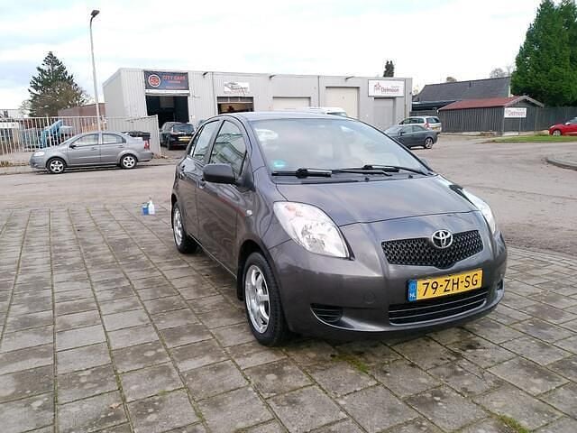 Grijs Gebruikt 2008 Toyota Yaris Executive Hatchback | € 3.750 (Eerlijke prijs) - Afbeelding 1/4