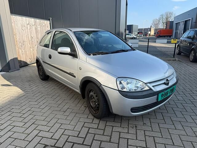 Occasion Opel Corsa Comfort 75 PK (55 kW) 2002 Grijs Hatchback