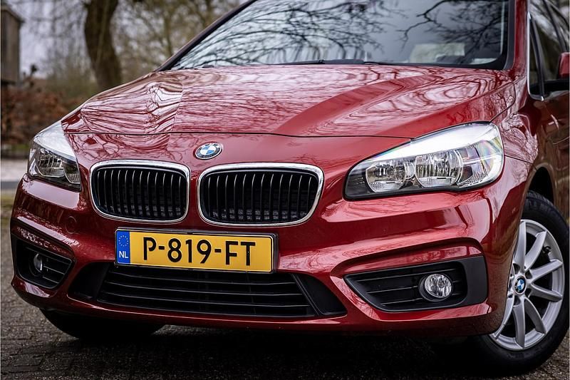 Occasion BMW 218 Executive 136 PK (100 kW) 2014 Rood Stationwagen