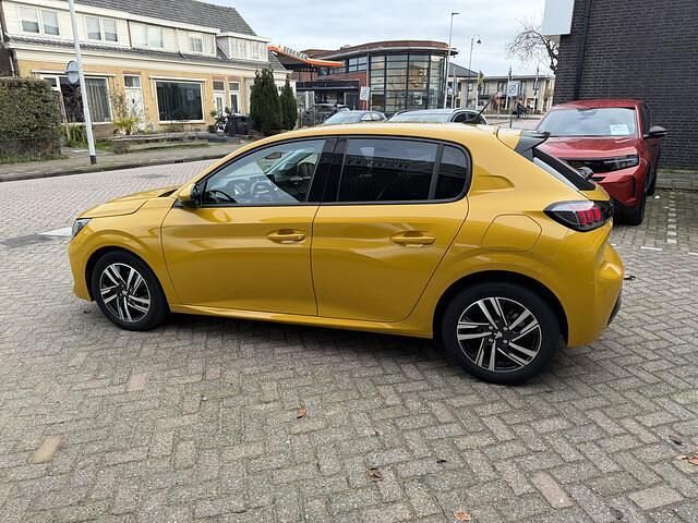 Occasion Peugeot 208 Allure 101 PK (74 kW) 2021 Geel Hatchback