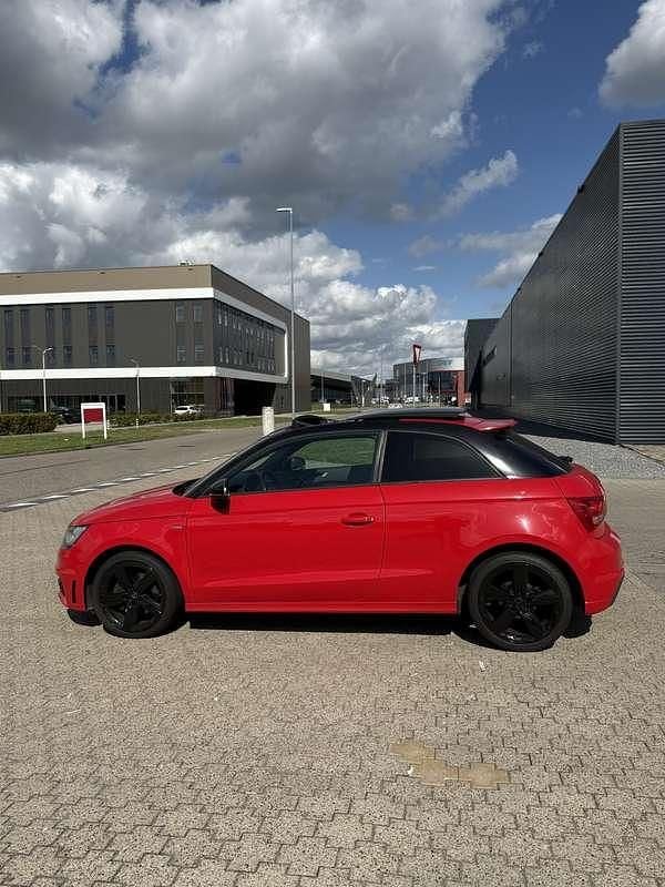 Rood Occasion 2010 Audi A1 S-Line Stationwagen | € 7.995 (Goede deal) - Afbeelding 1/4