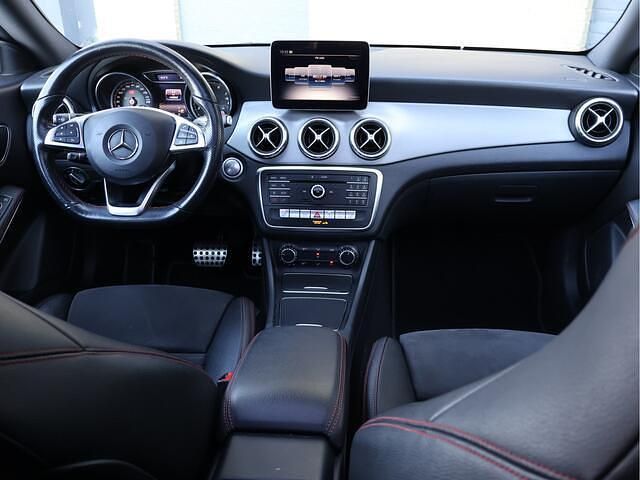 Occasion Mercedes CLA180 Shooting Brake AMG line 122 PK (89 kW) 2019 Zwart (metallic) Stationwagen