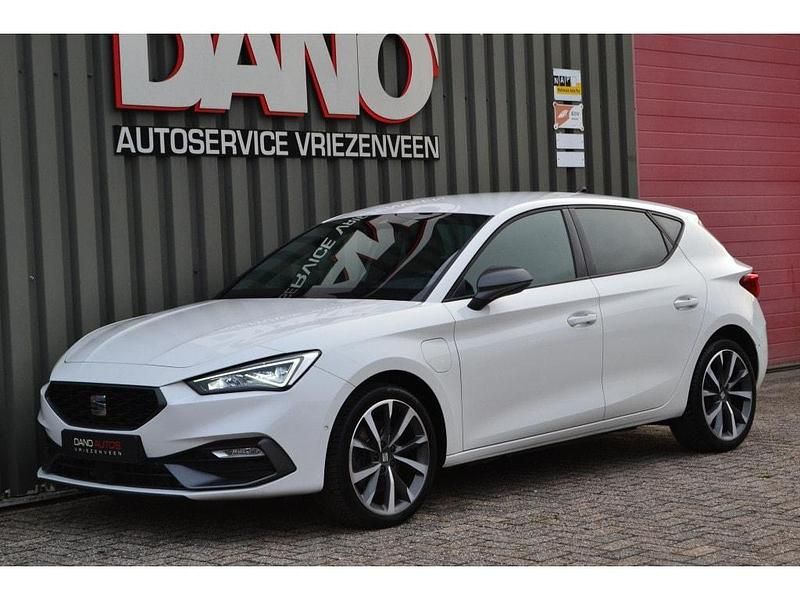Wit Gebruikt 2021 Seat Leon Business Hatchback | € 20.950 (Super prijs) - Afbeelding 1/4