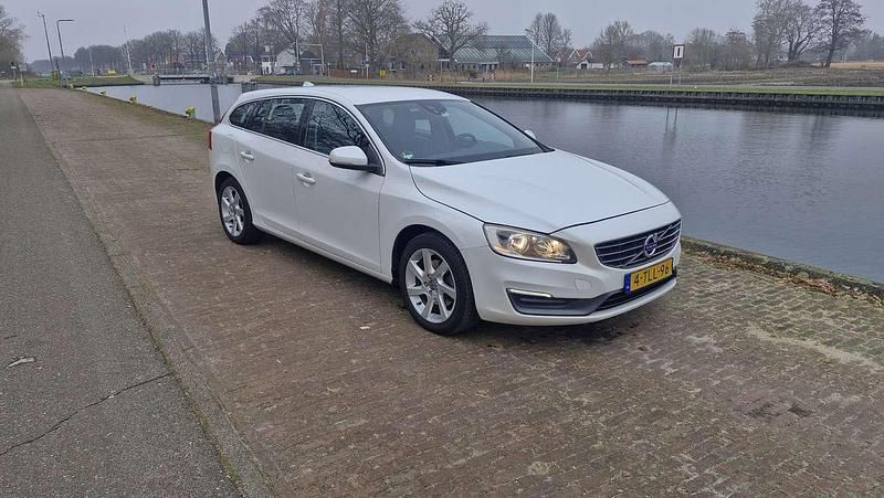 Occasion Volvo V60 Momentum 150 PK (110 kW) 2014 Wit Stationwagen