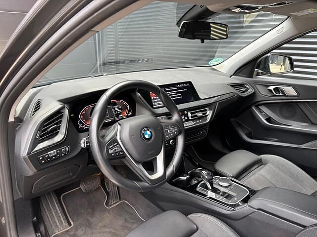 Occasion BMW 118 Executive 140 PK (102 kW) 2020 Grijs Hatchback