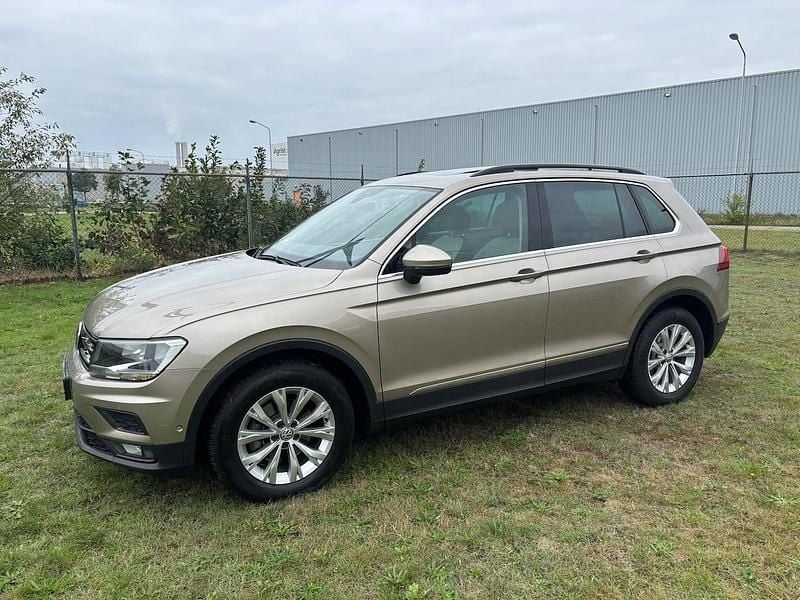 Grijs (metallic) Gebruikt 2018 VW Tiguan Comfortline SUV | € 24.495 (Super prijs) - Afbeelding 1/4