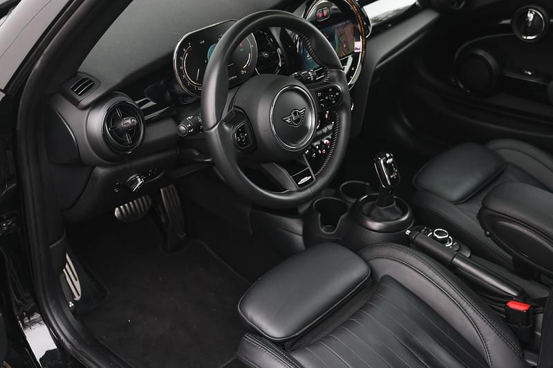 Occasion Mini John Cooper Works Comfort 136 PK (100 kW) 2024 Zwart Hatchback