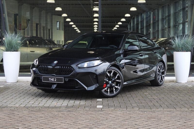 Saphirschwarz Nieuw 2025 BMW 220 Executive Coupé | € 59.852 (Duur) - Afbeelding 1/4