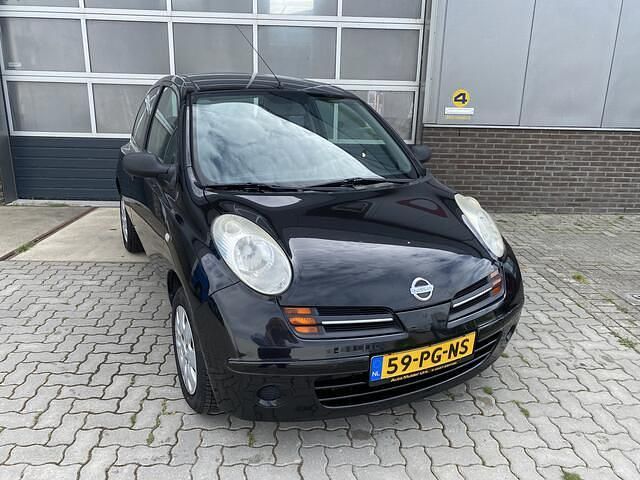 Zwart Gebruikt 2004 Nissan Micra Visia Hatchback | € 2.400 (Eerlijke prijs) - Afbeelding 1/4