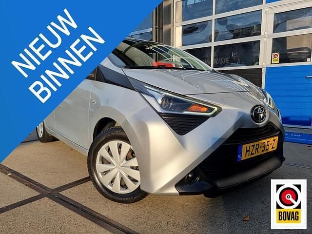 Zilver Gebruikt 2020 Toyota Aygo Hatchback | € 8.750 (Goede deal) - Afbeelding 1/4
