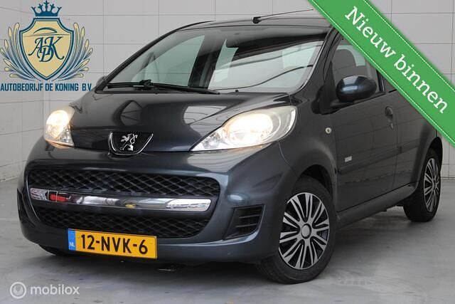 Grijs Gebruikt 2010 Peugeot 107 Urban Move Hatchback | € 3.550 (Eerlijke prijs) - Afbeelding 1/4