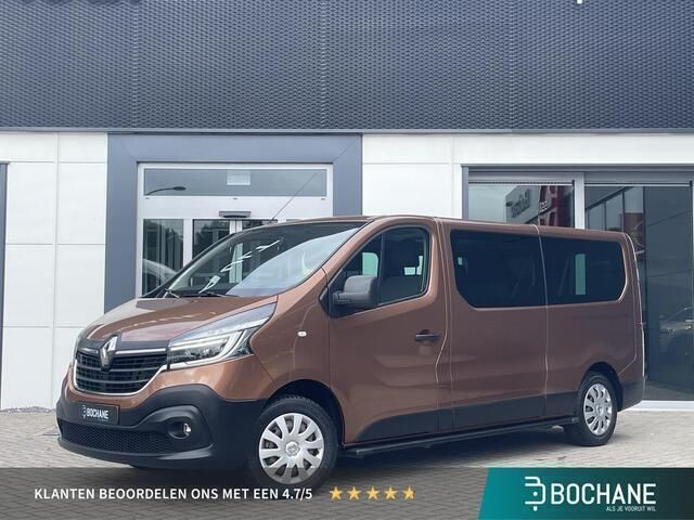 Brun cuivre (cnh) Gebruikt 2021 Renault Trafic Zen MPV | € 29.950 - Afbeelding 1/4