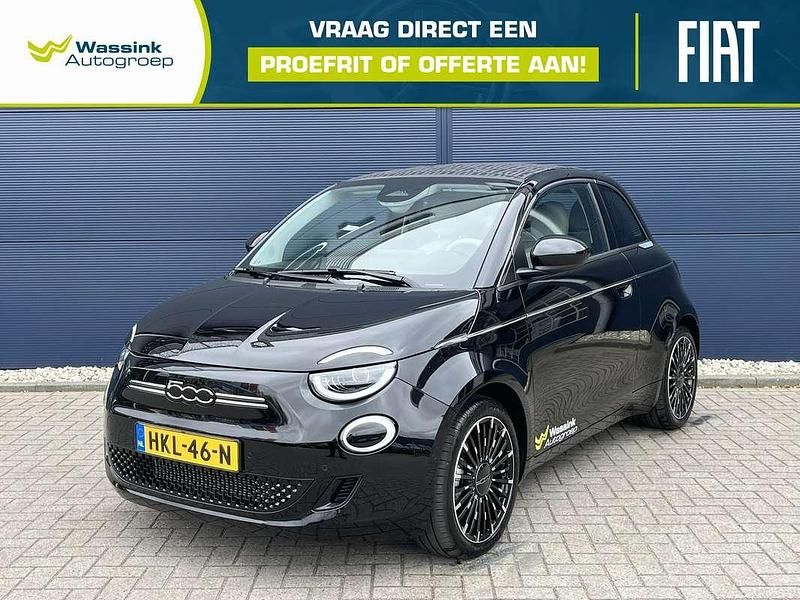 Zwart Nieuw 2025 Fiat 500e La Prima Hatchback | € 38.740 - Afbeelding 1/4