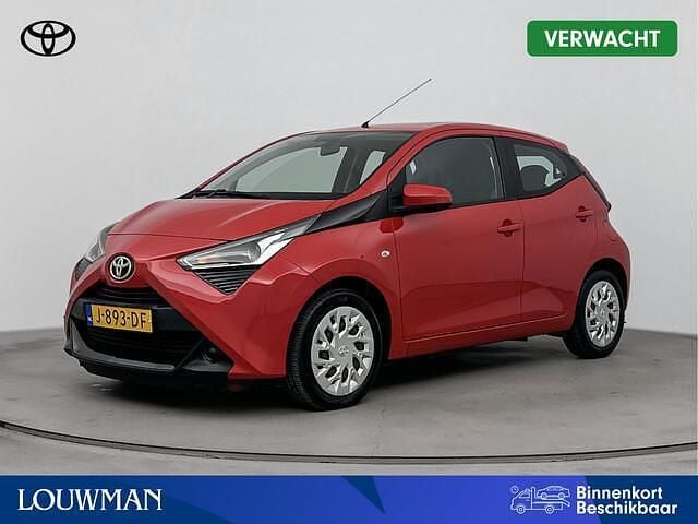 Rood Gebruikt 2020 Toyota Aygo X-play Hatchback | € 10.445 (Eerlijke prijs) - Afbeelding 1/4