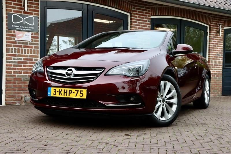Rood Occasion 2013 Opel Cascada Cosmo Cabriolet | € 11.950 (Eerlijke prijs) - Afbeelding 1/3