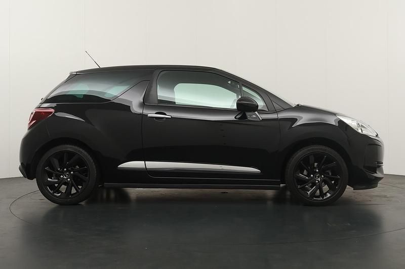 Occasion DS Automobiles DS3 Connected Chic 110 PK (80 kW) 2019 Zwart Hatchback