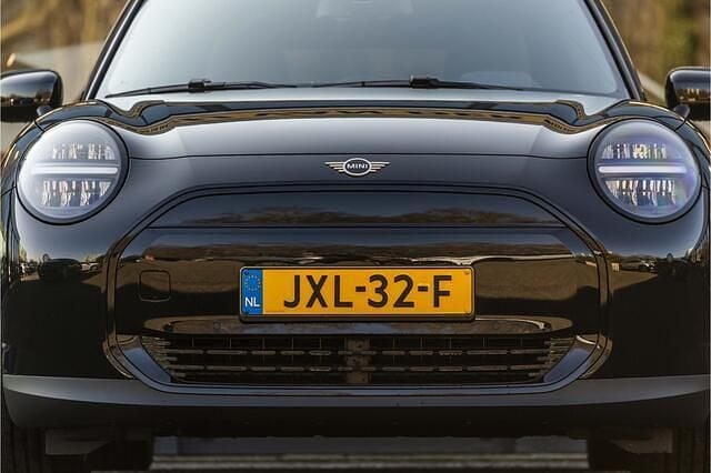 Nieuw Mini Cooper Essential 135 kW (184 PK) 2026 Zwart Hatchback