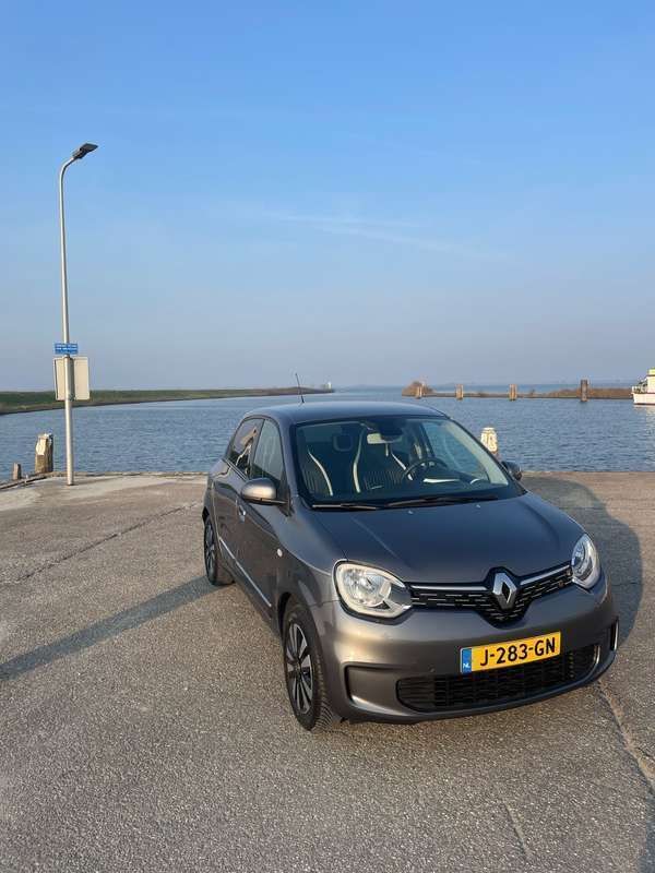 Grijs Gebruikt 2020 Renault Twingo Intens Hatchback | € 9.500 (Goede deal) - Afbeelding 1/4