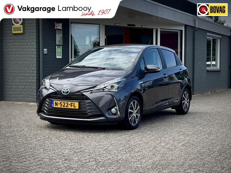 Grijs Gebruikt 2020 Toyota Yaris Edition Hatchback | € 16.950 (Super prijs) - Afbeelding 1/4