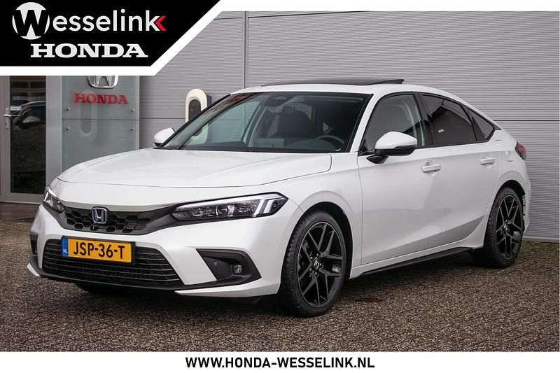 Wit Occasion 2025 Honda Civic Advance Hatchback | € 39.950 (Goede deal) - Afbeelding 1/4