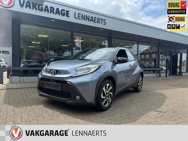 Grijs Gebruikt 2024 Toyota Aygo Envy Hatchback | € 21.735 (Eerlijke prijs) - Afbeelding 1/4