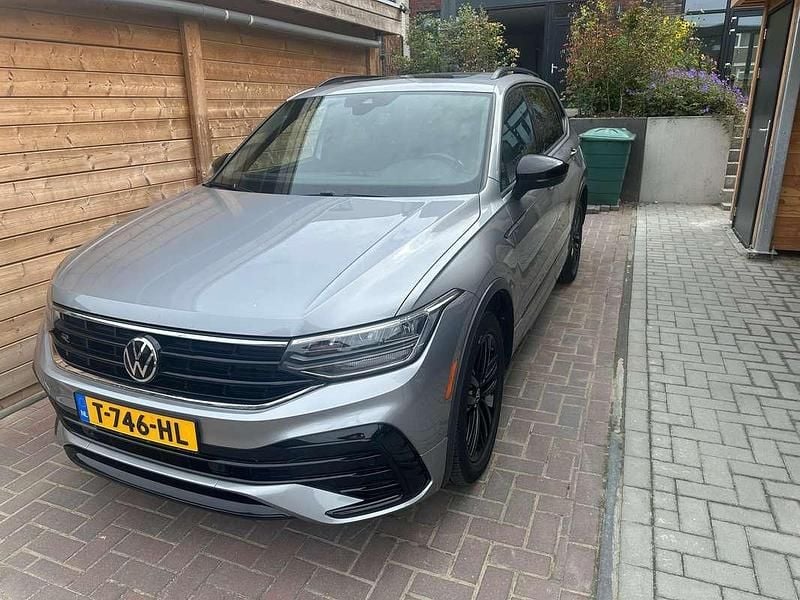Grijs Gebruikt 2022 VW Tiguan R-line SUV | € 38.499 (Goede deal) - Afbeelding 1/4