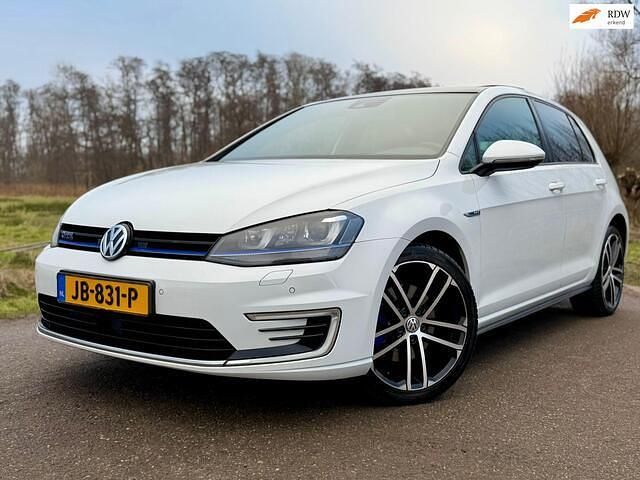 Wit Occasion 2015 VW Golf VII GTE Hatchback | € 15.888 (Duur) - Afbeelding 1/4