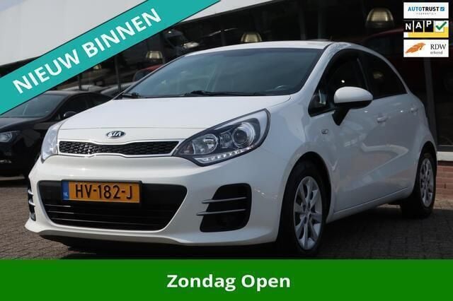 Wit Gebruikt 2016 Kia Rio Hatchback | € 8.745 (Eerlijke prijs) - Afbeelding 1/4