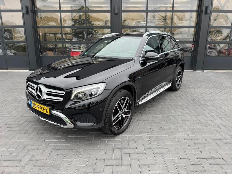 Zwart Occasion 2017 Mercedes GLC350 MPV | € 24.950 (Goede deal) - Afbeelding 1/4