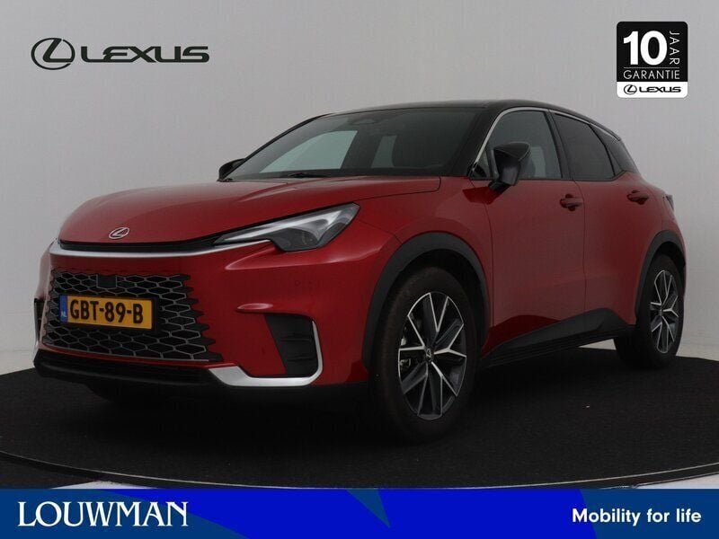 Emotional red metallic bicolor (rood metallic) Gebruikt 2024 Lexus LBX SUV | € 44.950 (Duur) - Afbeelding 1/3